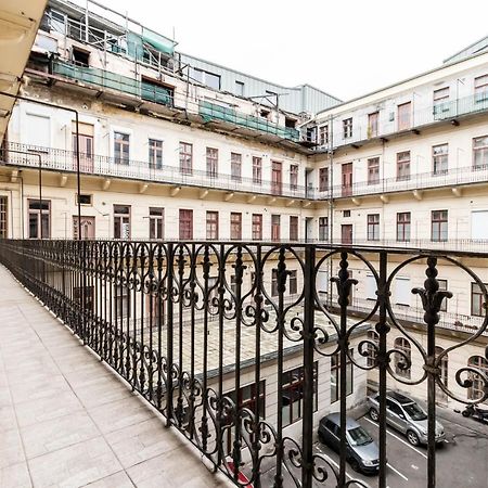 Castle Downtown Apartment Budapeste Exterior foto