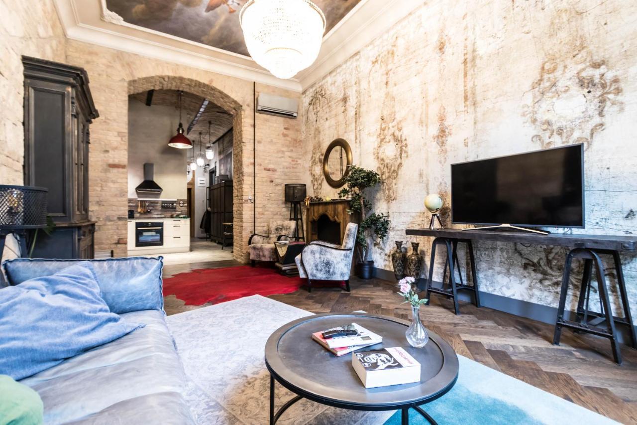 Castle Downtown Apartment Budapeste Exterior foto